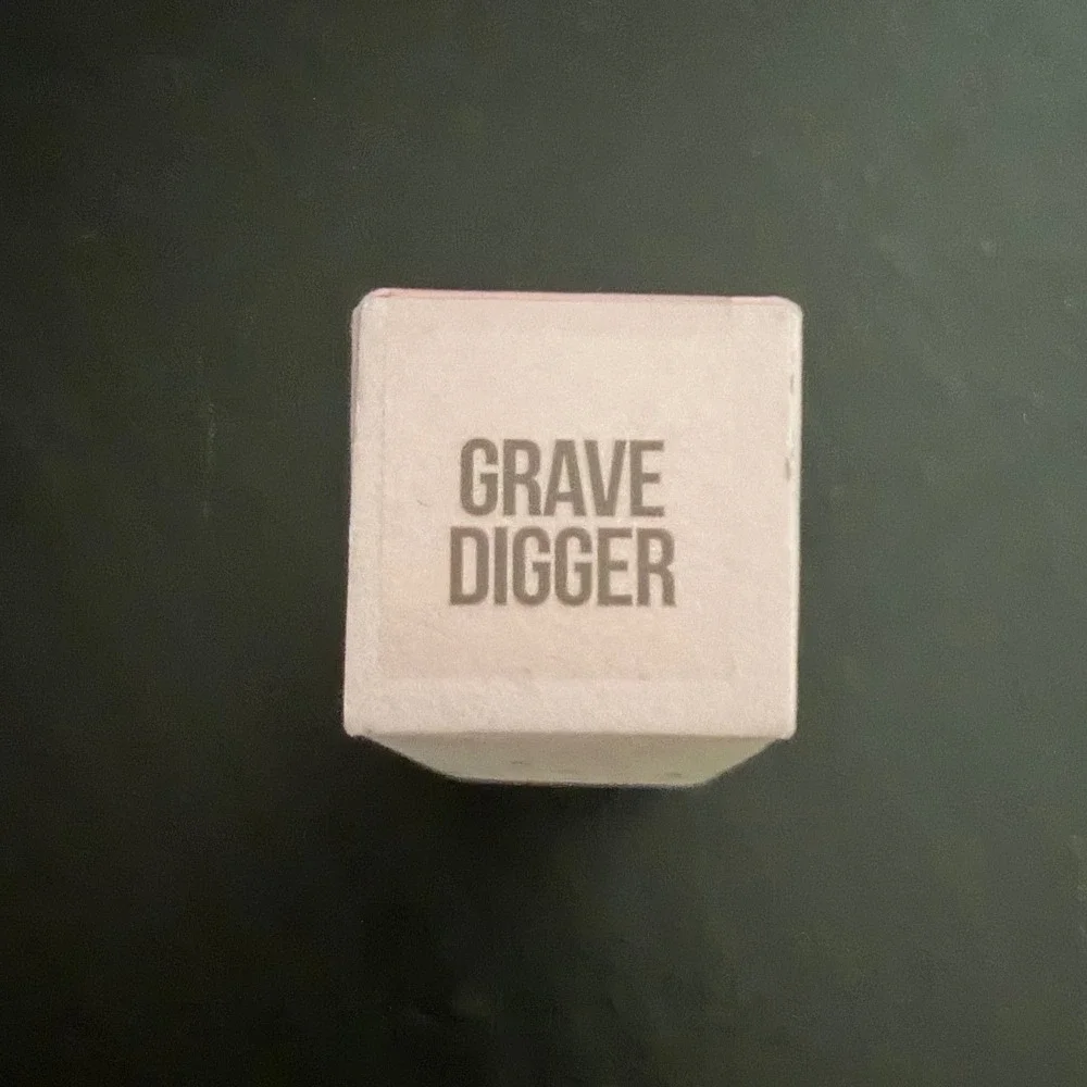 Jeffree Star Cosmetics Velvet Trap Lipstick Grave Digger Discontinued New in Box